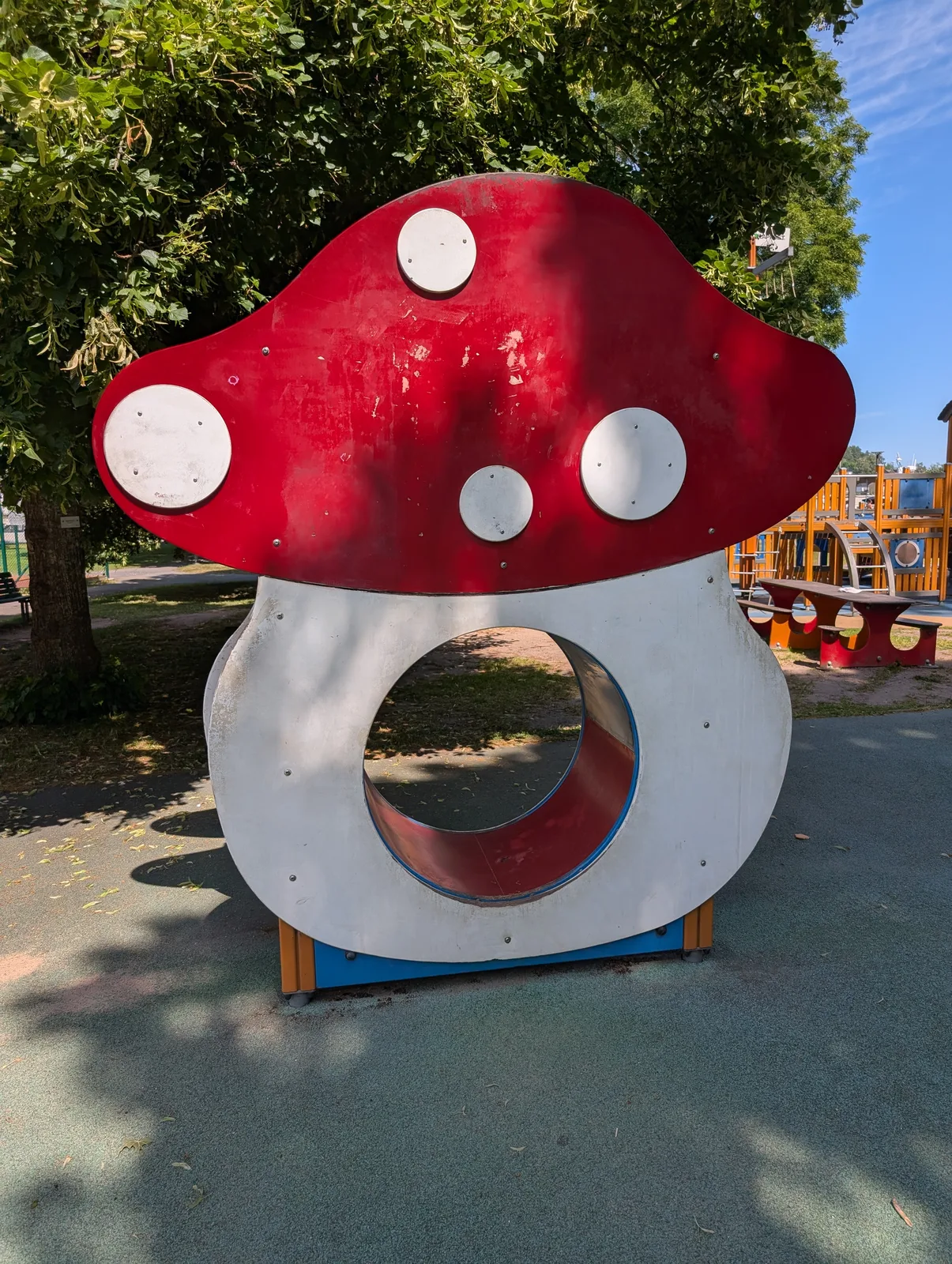 Skeppsformad lekställning i Societetsparken